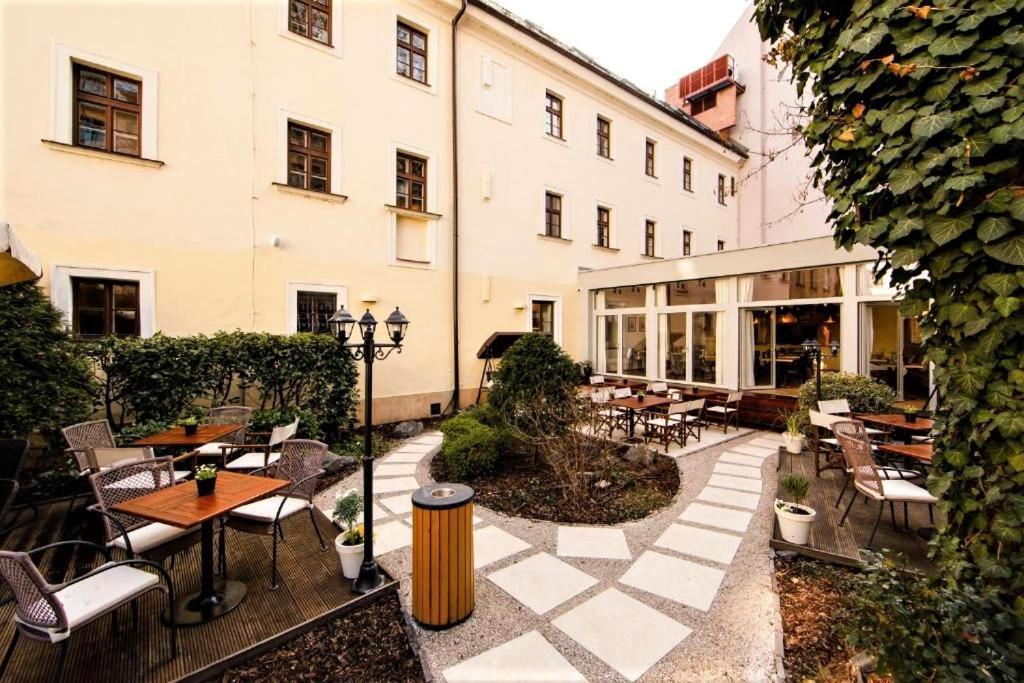 New Design & High Standard Apt From 16Th Century In Old Town-Free Parking Apartamento Bratislava Exterior foto