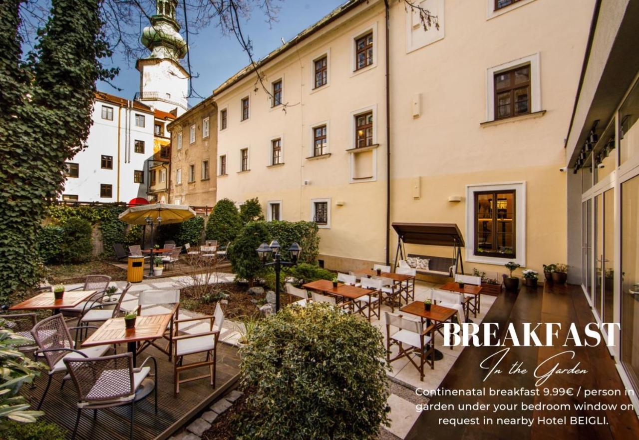 New Design & High Standard Apt From 16Th Century In Old Town-Free Parking Apartamento Bratislava Exterior foto