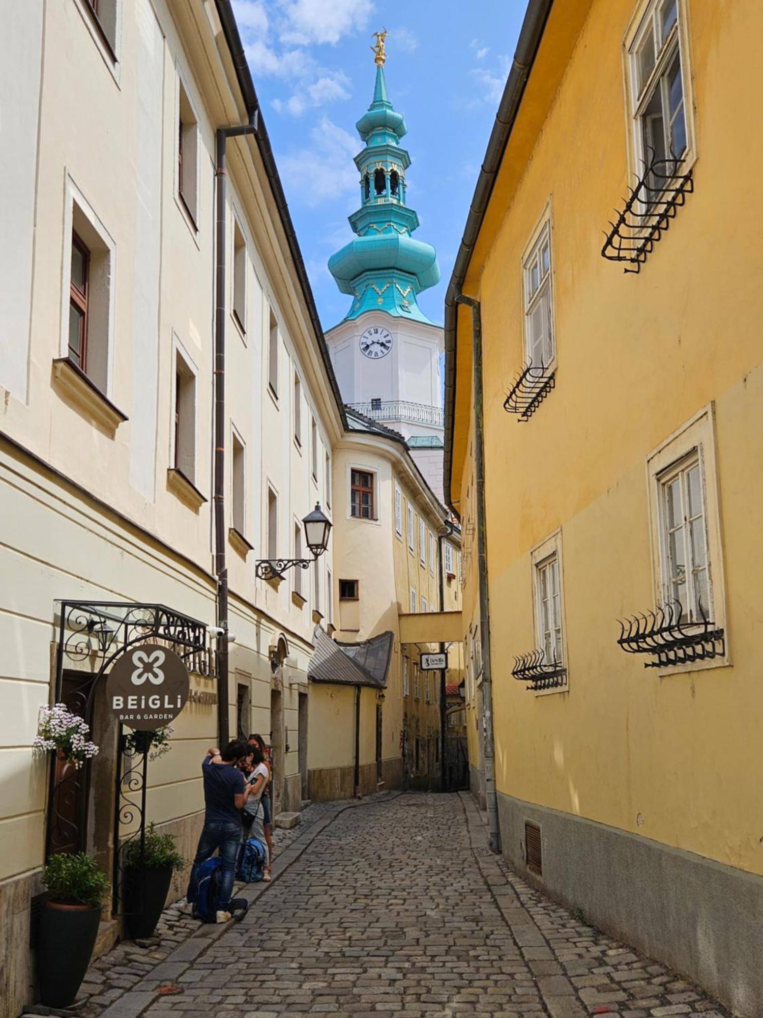 New Design & High Standard Apt From 16Th Century In Old Town-Free Parking Apartamento Bratislava Exterior foto